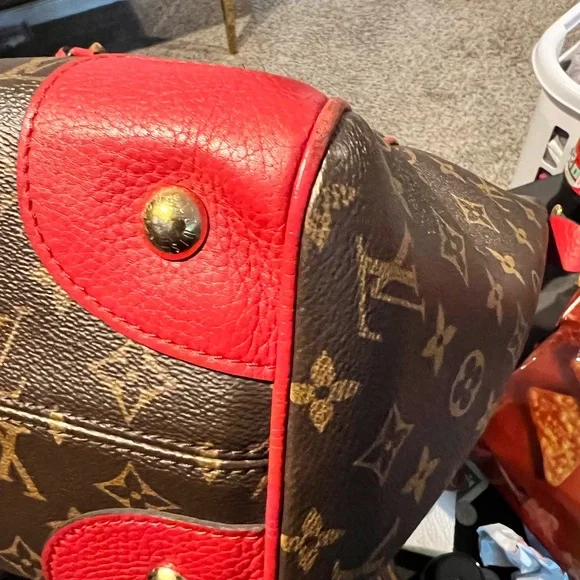Louis Vuitton - Picture 4 of 8